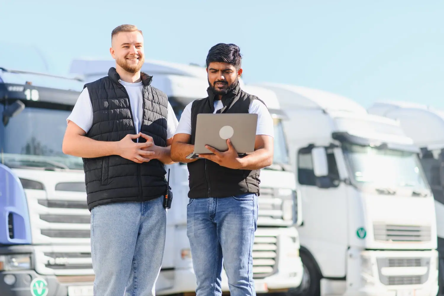 Jak porównywać oferty firm transportowych i spedycyjnych